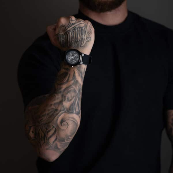 model-black Saturn - Black